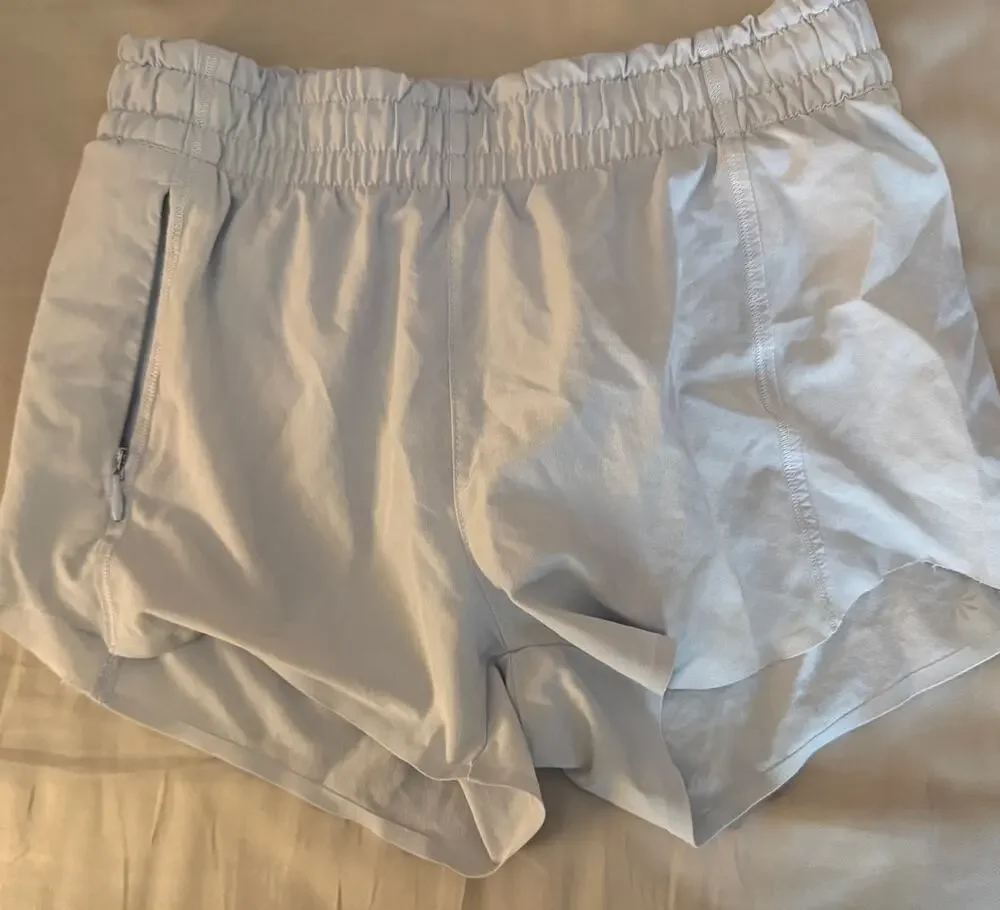 Athleta heart the hustle 2.5 inch light blue shorts size M 8-10